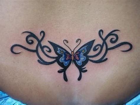 tatuajes de mariposas en la espalda baja|Tatuajes femeninos de mariposas en la espalda